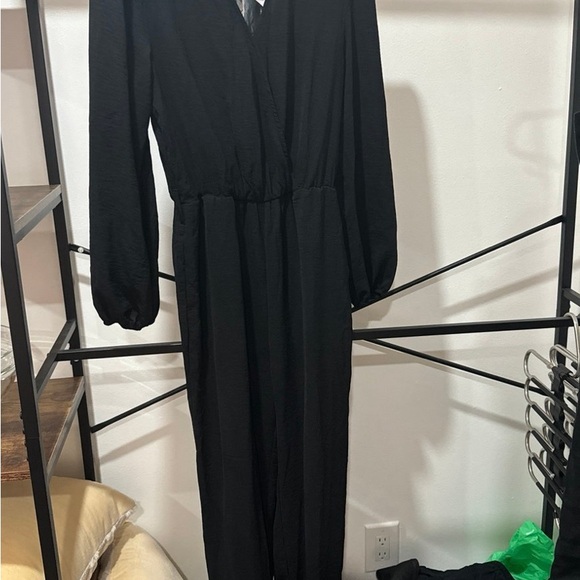 Elegant Black Jumpsuit - Picture 2 of 2
